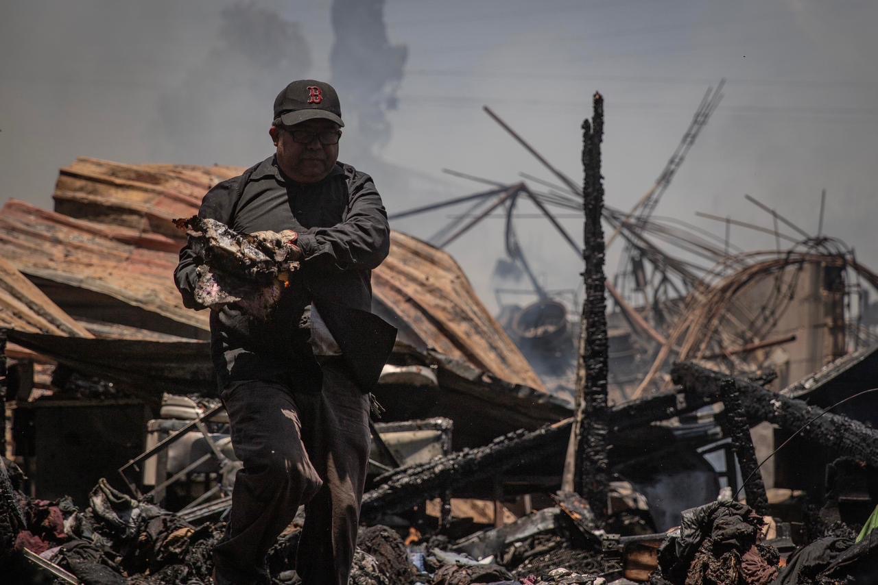 INCENDIO CONSUME CINCO VIVIENDAS EN LA COLONIA EL TRABAJO