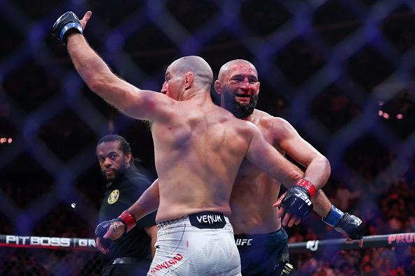 STRICKLAND RECUPERA EL CAMPEONATO; CHIMAEV PIERDE EL INVICTO