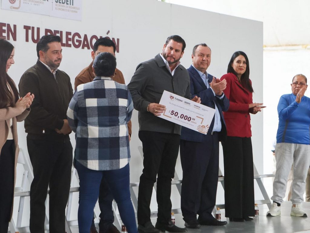 ENTREGAN MÁS DE 100 CRÉDITOS A EMPRENDEDORES DE TIJUANA.
