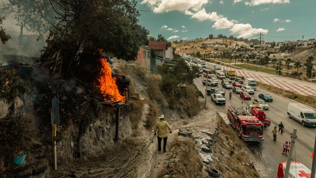 INCENDIO CONSUME DOS VIVIENDAS EN CAMINO VERDE; NO SE REPORTAN PERSONAS LESIONADAS