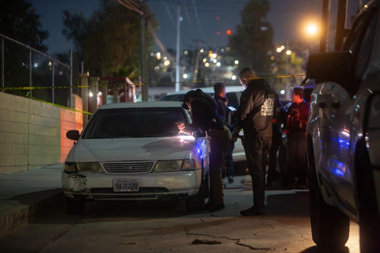 LOCALIZAN CUERPO DENTRO DE VEHÍCULO EN LA COLONIA HIPÓDROMO