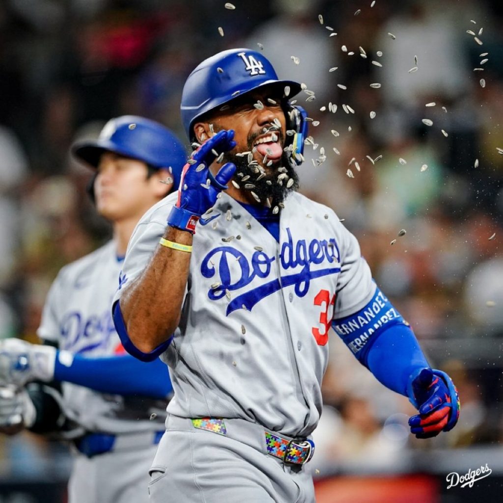 DODGERS SE QUEDAN CON LA SERIE ANTE PADRES EN EL PETCO PARK.