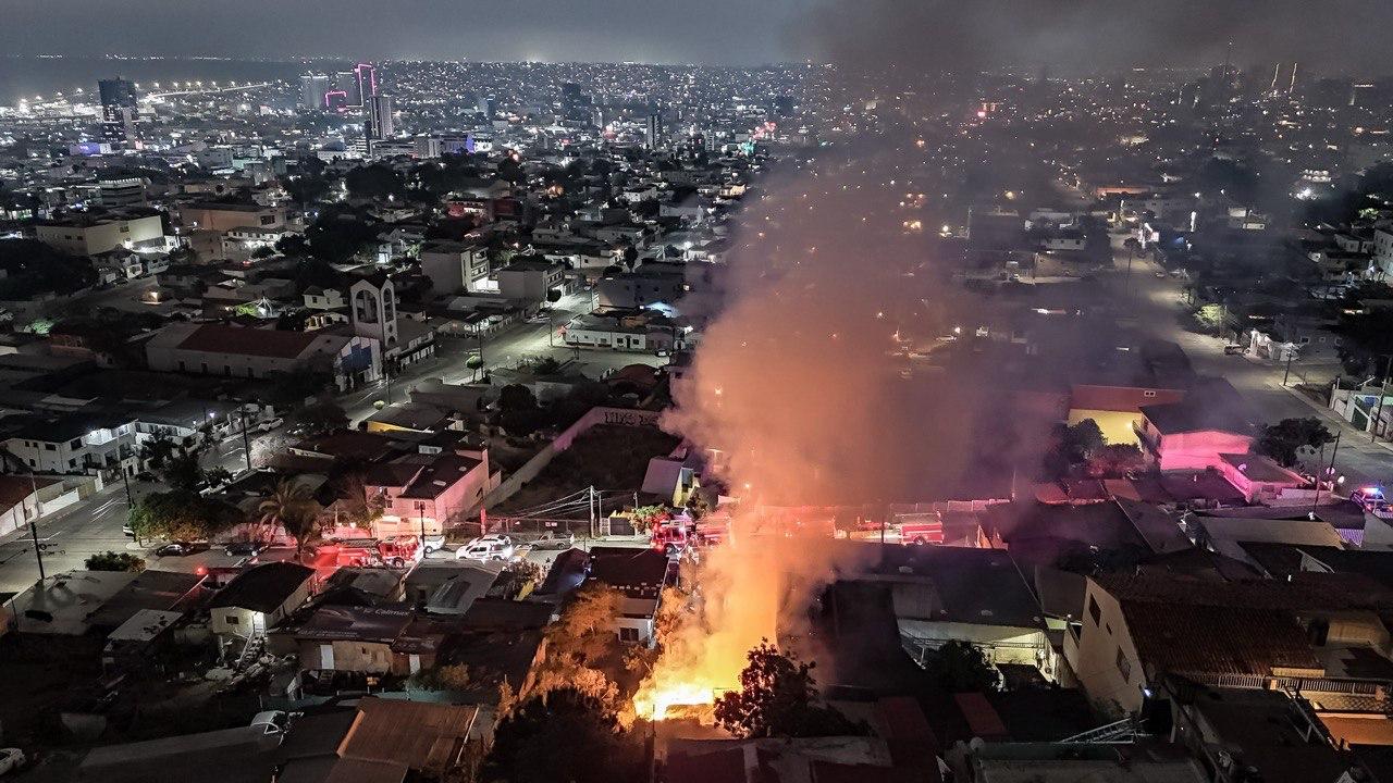 INCENDIO DESTRUYE VIVIENDA EN LA COLONIA INDEPENDENCIA