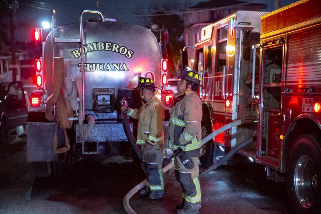 BOMBEROS DE TIJUANA ATIENDEN INCENDIO.
