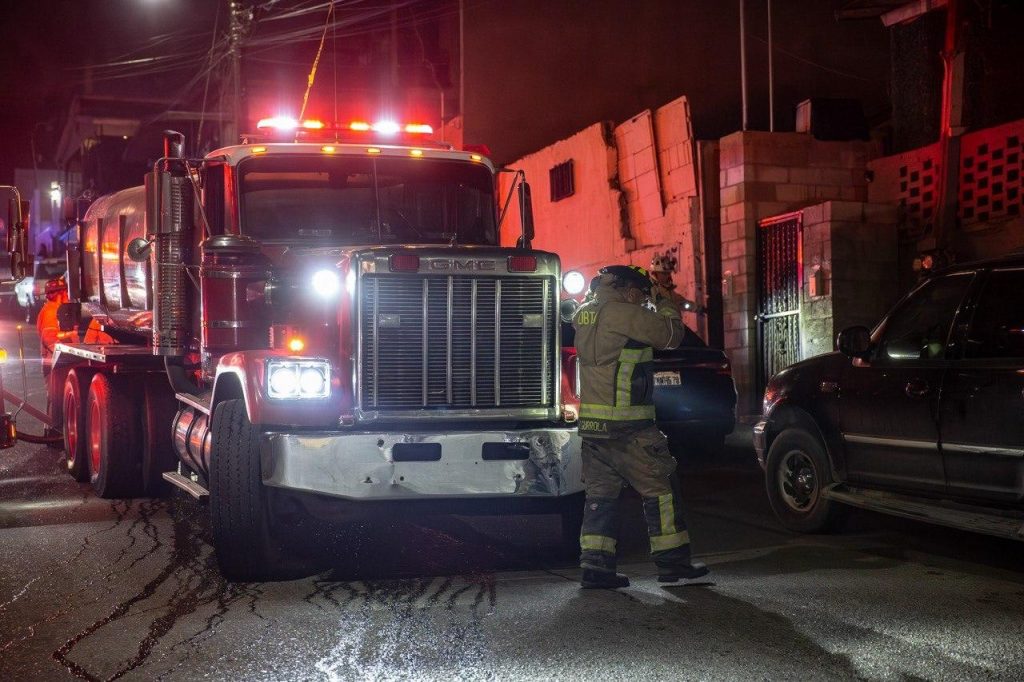 BOMBEROS DE TIJUANA ATIENDEN INCENDIO.