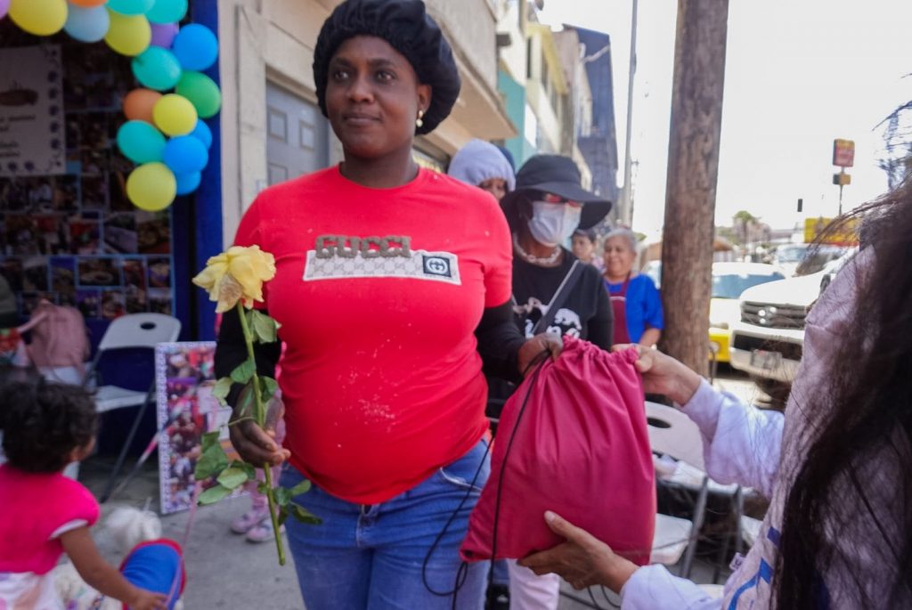 "PROYECTO COMIDA CALIENTITA" PARA MUJERES MIGRANTES.
