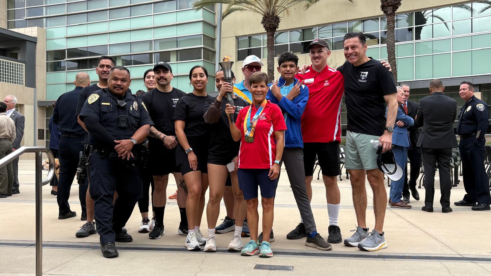 POLICÍAS PARTICIPAN EN CARRERA PARA APOYAR LAS OLIMPIADAS ESPECIALES