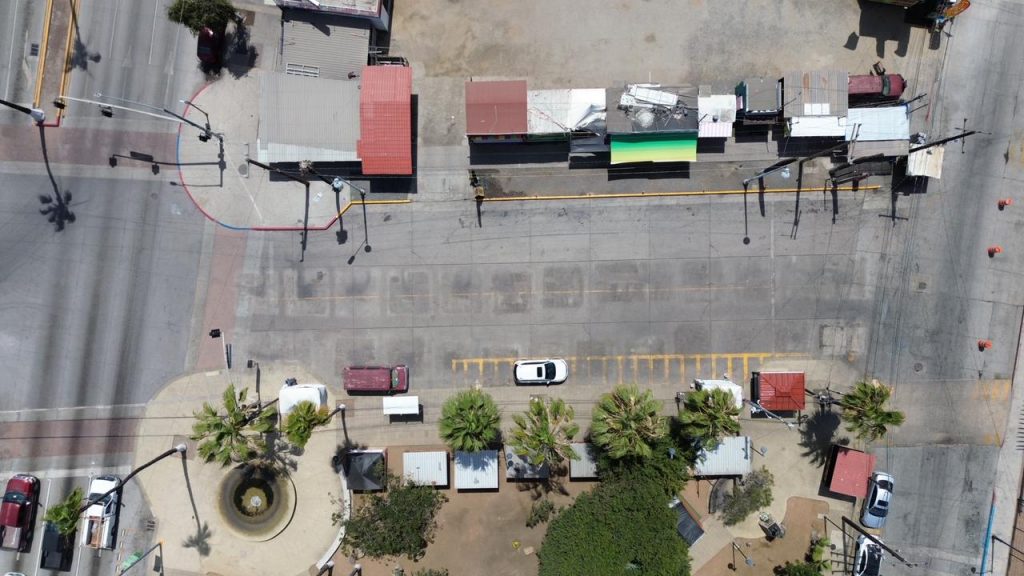 RETIRAN 26 CARPAS DE COMERCIO AMBULANTE EN  ENSENADA.
