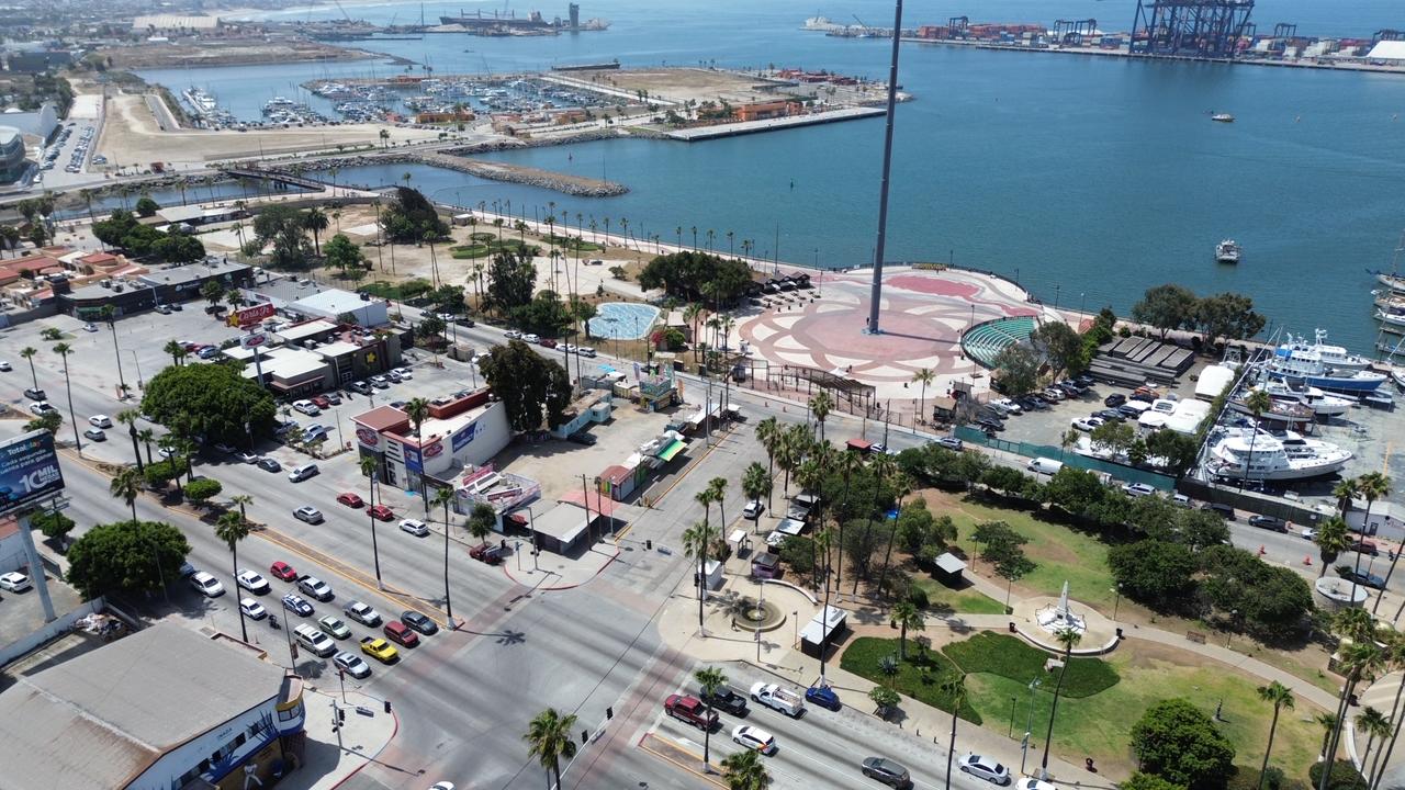 ENSENADA RETIRA 26 CARPAS DE COMERCIO AMBULANTE EN ZONA TURÍSTICA