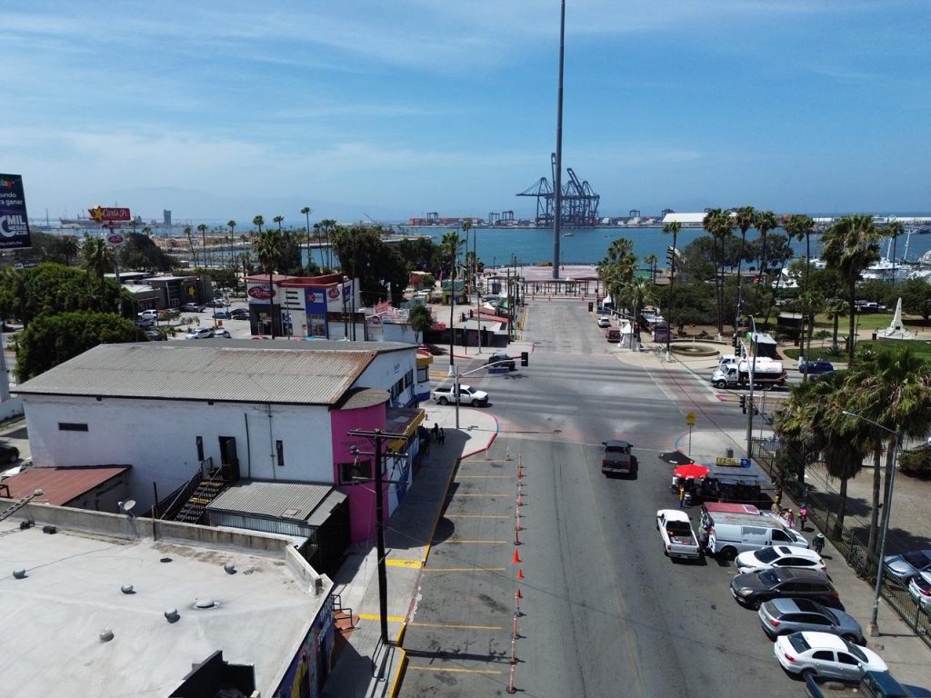 RETIRAN 26 CARPAS DE COMERCIO AMBULANTE EN  ENSENADA.