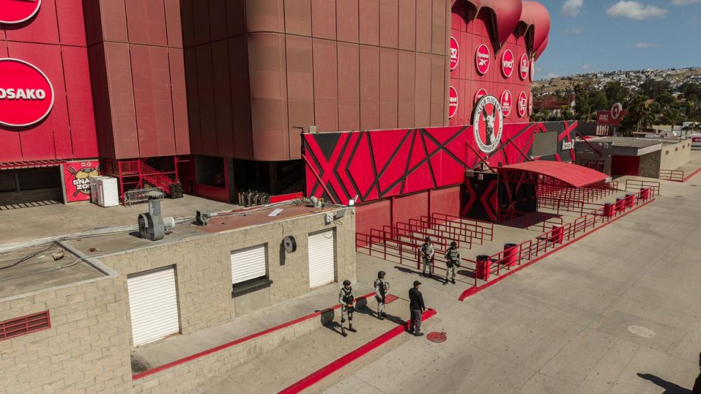 REFUERZAN SEGURIDAD EN EL ESTADIO CALIENTE ANTE LA LLEGADA DE LA SELECCIÓN DE IRÁN.