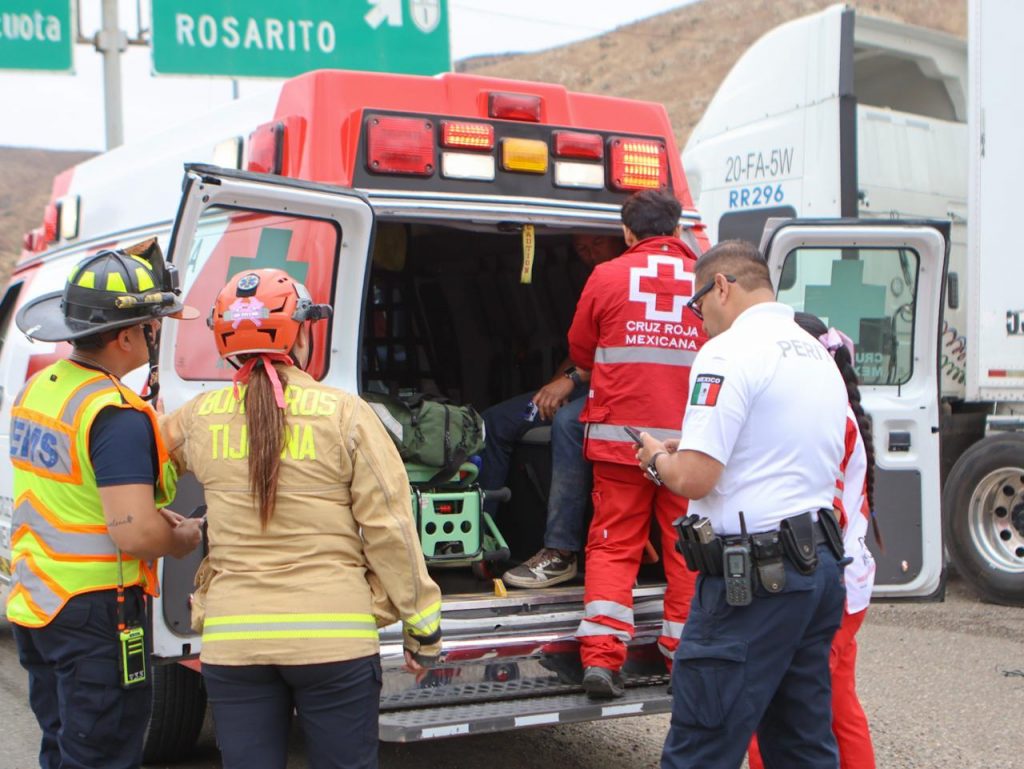 TRÁILER IMPACTA A MOTOCICLISTA EN EL ENTRONQUE AL BULEVAR 2000.