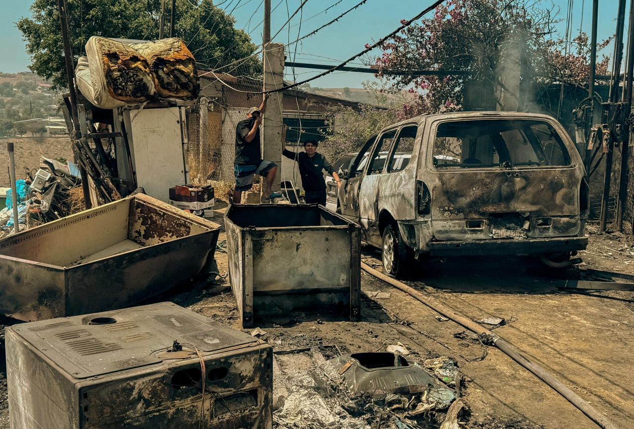 INCENDIO DEJA 5 VIVIENDAS Y VEHÍCULO DAÑADOS EN AMPARO SÁNCHEZ