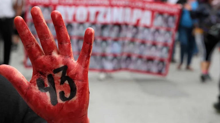 jornada de protestas de normalistas y manifestantes por el caso Ayotzinapa.