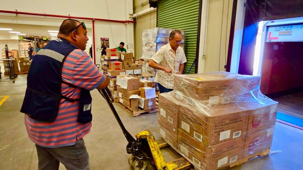 Medicamentos llegando al almacen estatal.