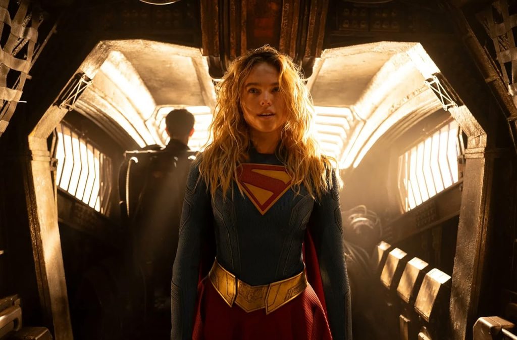 Escenas de la película "Supergirl".