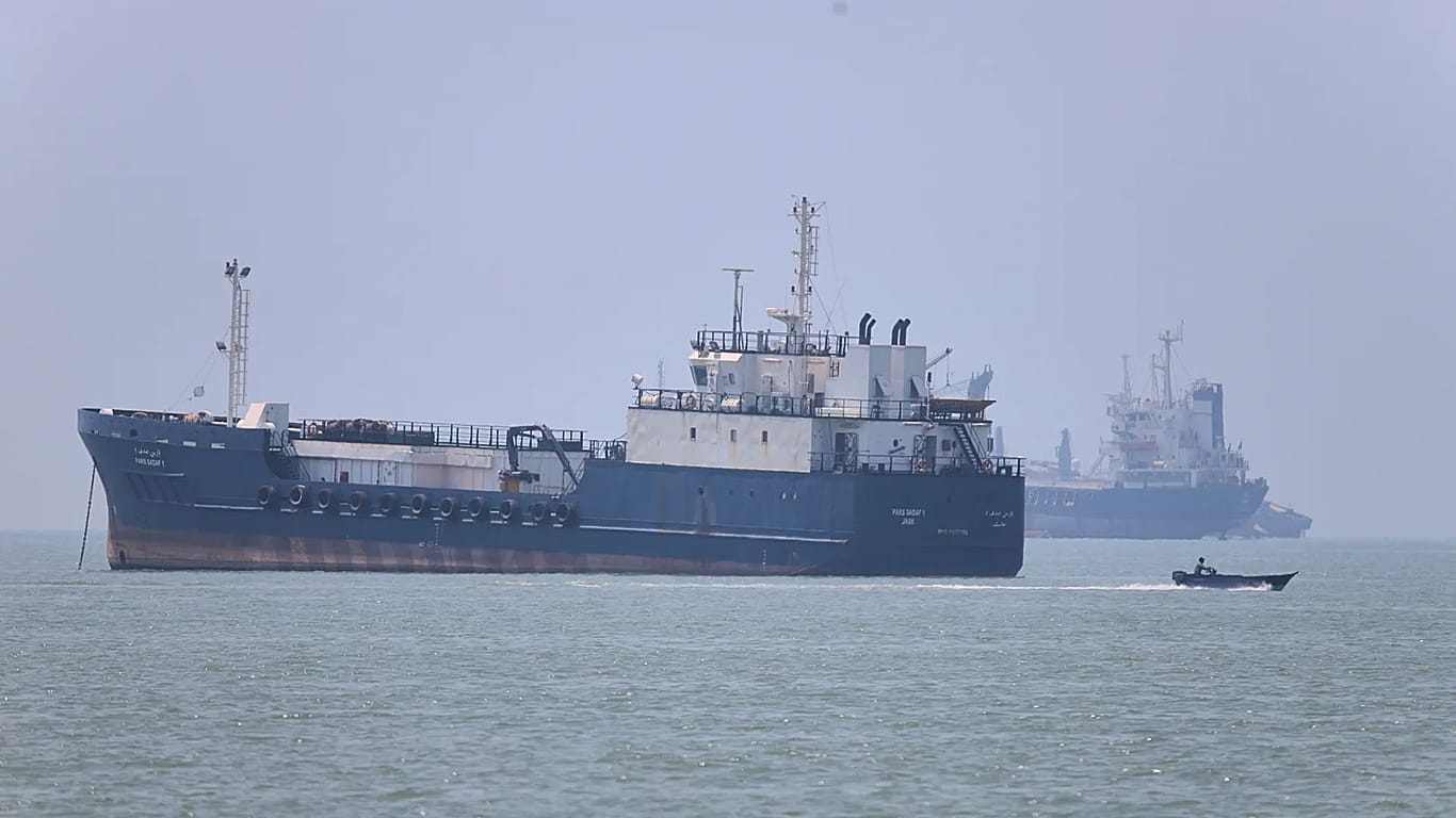 IRÁN ANUNCIA CIERRE DEL ESTRECHO DE ORMUZ TRAS ATAQUES DE ISRAEL A LÍBANO 