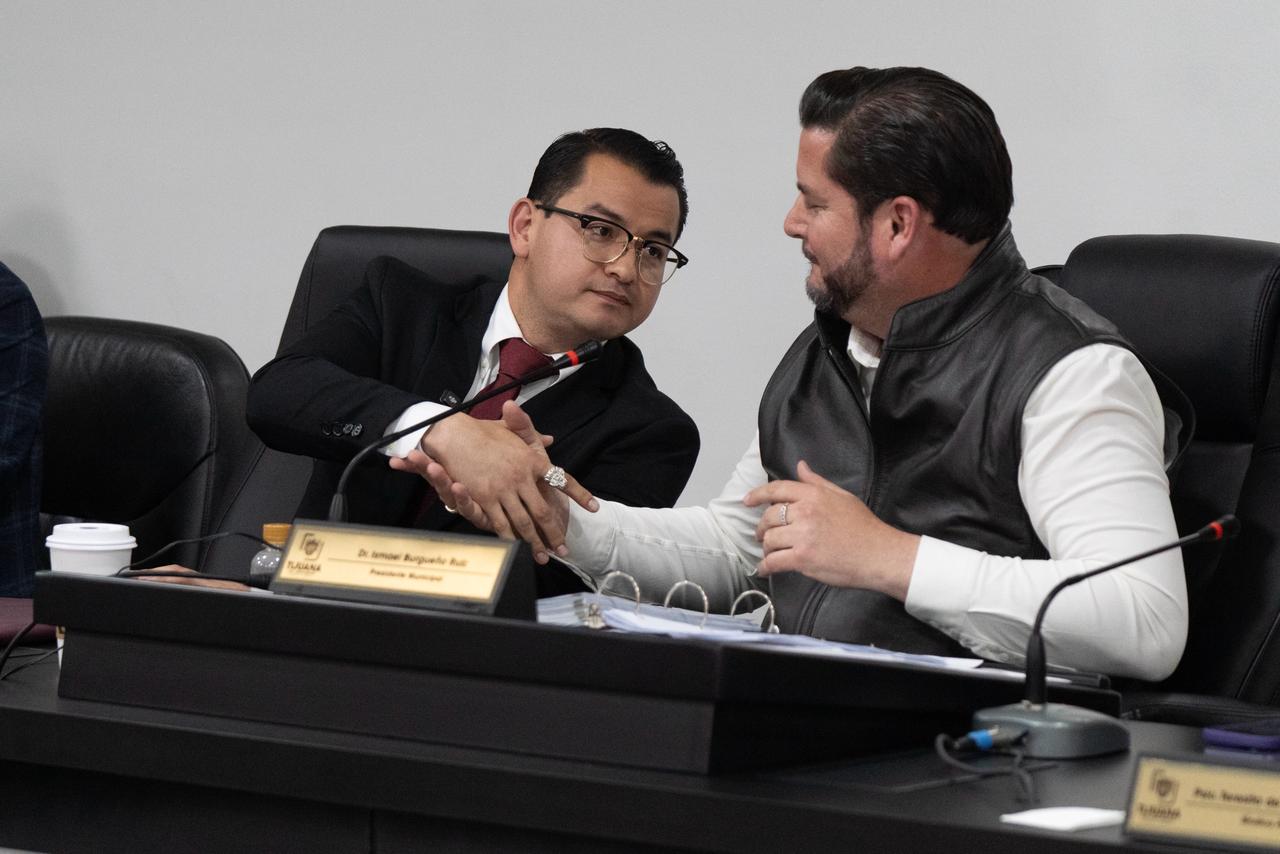 CABILDO ABRE LA PUERTA AL RELEVO EN TIJUANA Y ABDIEL GUTIÉRREZ ASUME LA ALCALDÍA