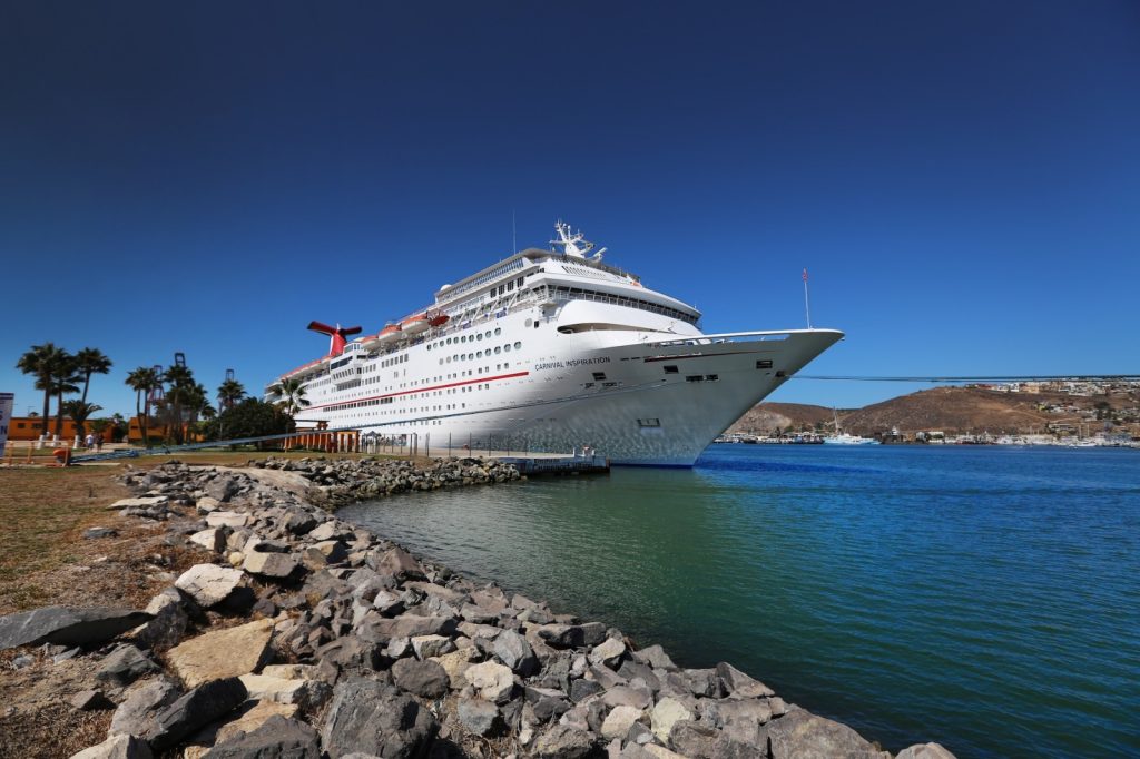 Arribo de cruceros en el puerto de Ensenada.