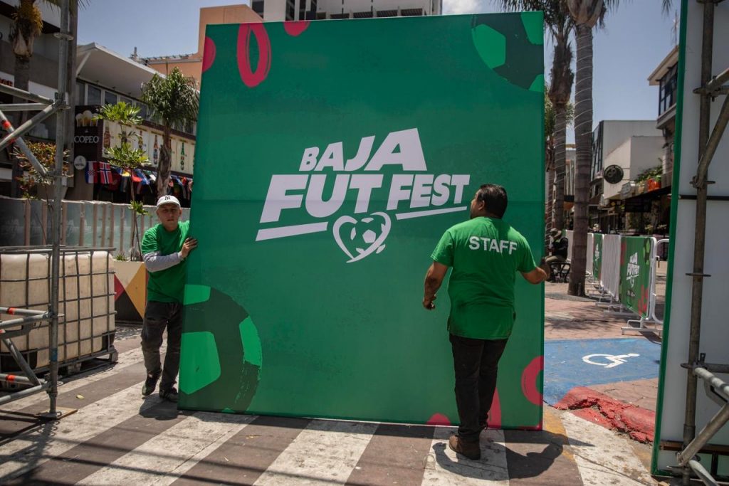 Instalaciones del Baja Fut Fest en la Avenida Revolución.