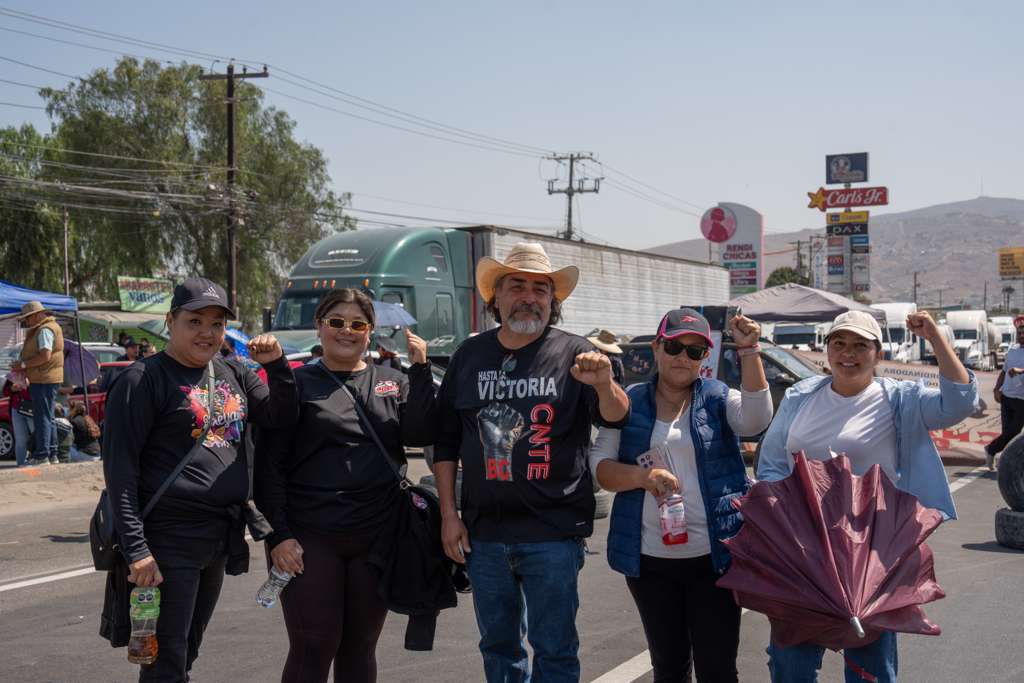 MANIFESTANTES EXPONEN DEMANDAS EDUCATIVAS Y SOCIALES.