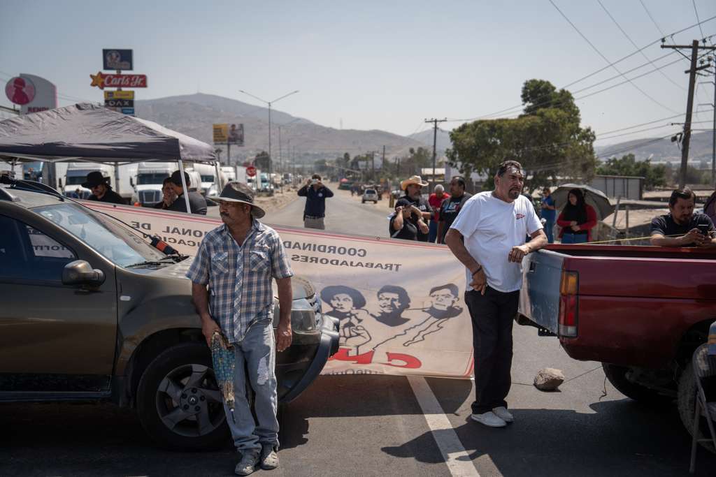 MANIFESTANTES EXPONEN DEMANDAS EDUCATIVAS Y SOCIALES.