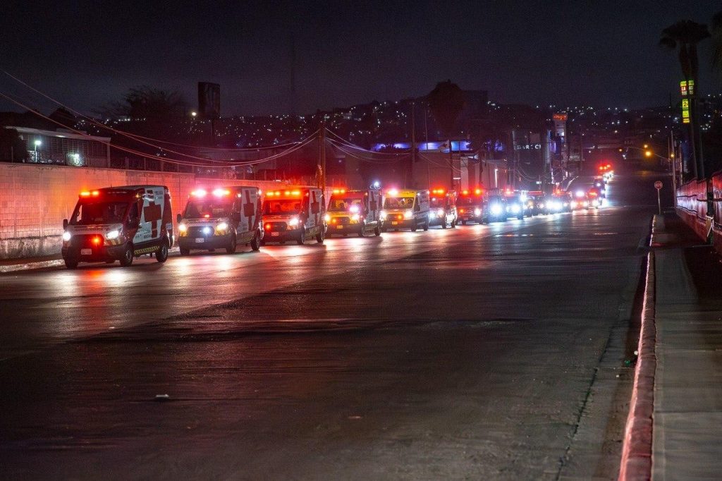 AMBULANCIAS RECORREN TIJUANA EN HOMENAJE AL DÍA DEL PARAMÉDICO.