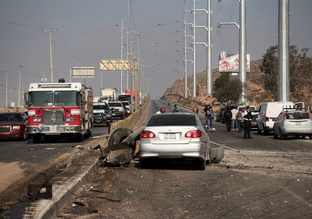 DOMPE INVADIÓ CARRILES CONTRARIOS.