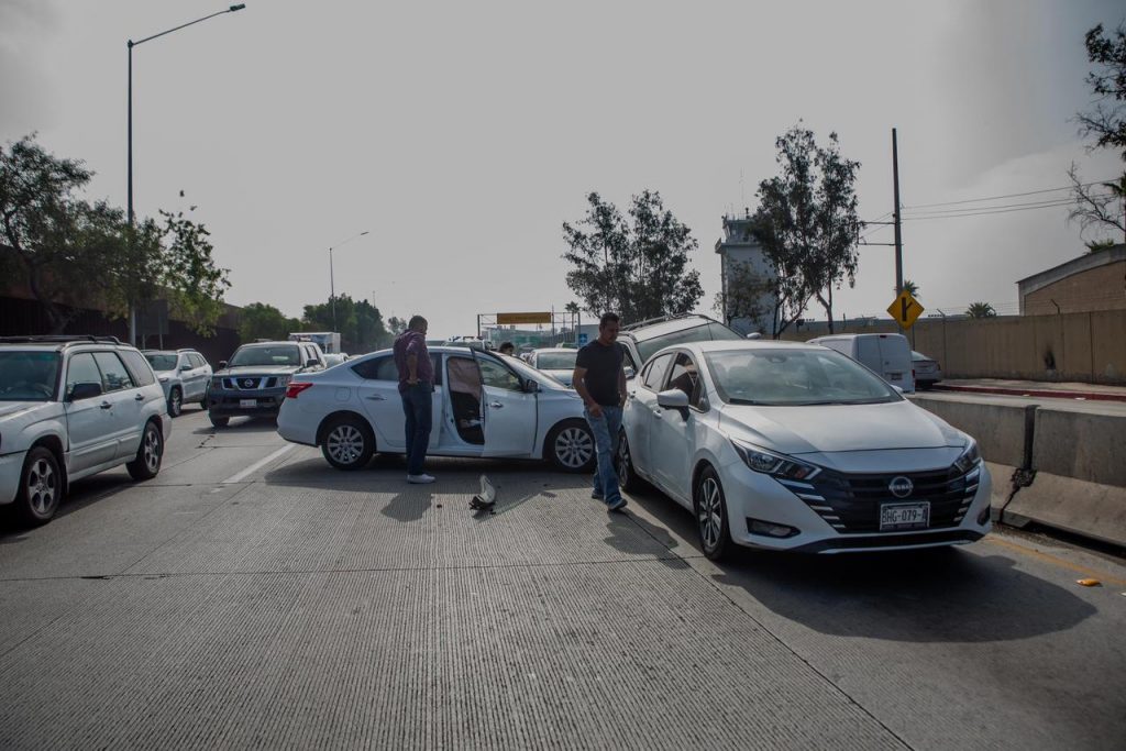 CHOQUE MÚLTIPLE SOBRE LA CARRETERA AEROPUERTO DEJA CINCO VEHÍCULOS DAÑADOS.