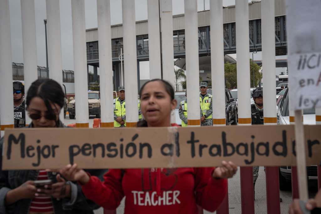 DOCENTES EXIGEN RESPUESTAS A SUS DEMANDAS.
