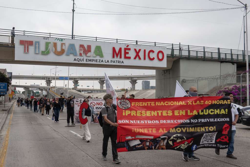 MARCHAN DESDE ZONA RÍO HASTA EL CRUCE FRONTERIZO.