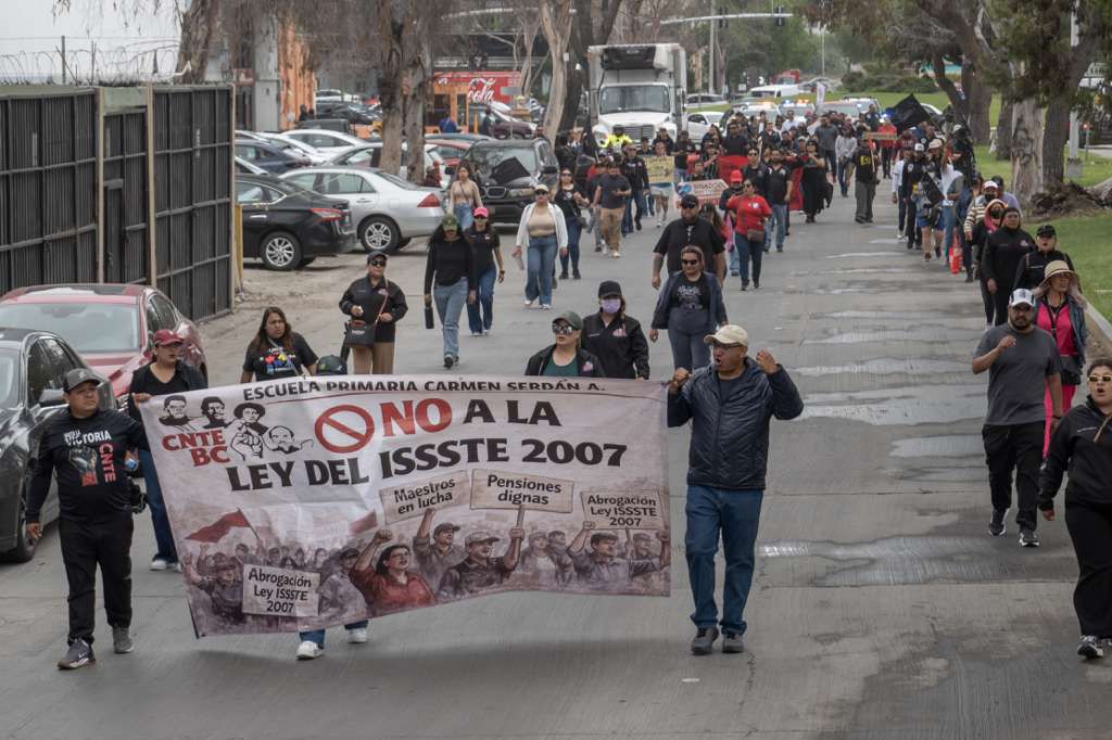 MARCHAN DESDE ZONA RÍO HASTA EL CRUCE FRONTERIZO.