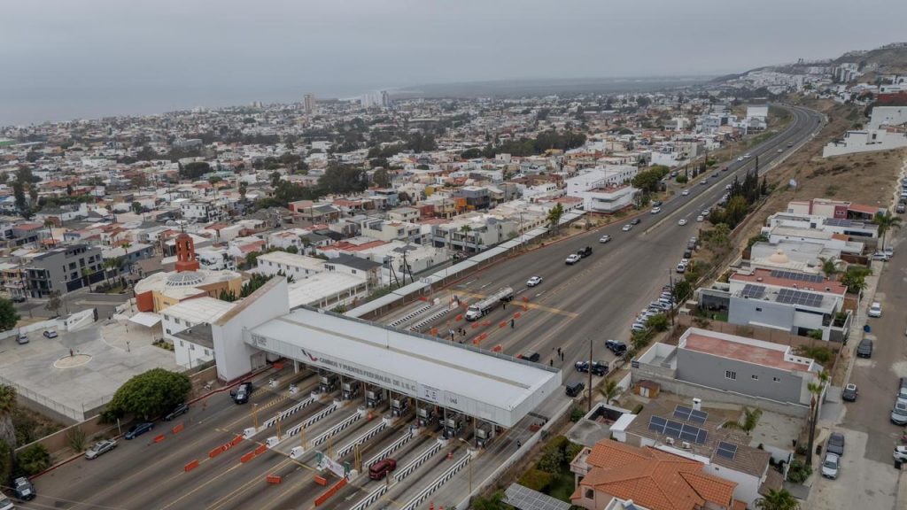 CNTE LIBERA CASETAS EN BAJA CALIFORNIA DURANTE QUINTO DÍA DE MOVILIZACIONES.