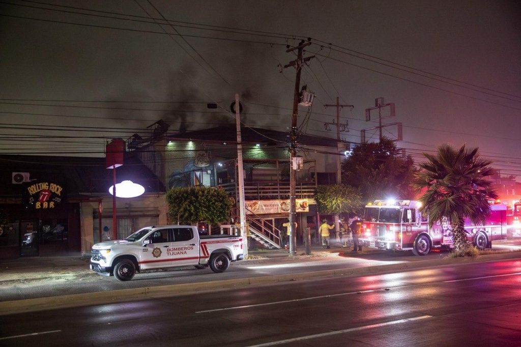 BOMBEROS CONTROLAN CONATO DE INCENDIO EN LA CALZADA TECNOLÓGICO.