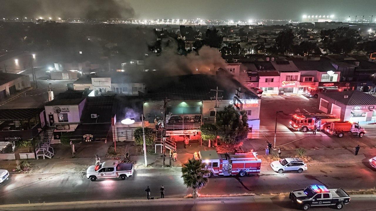 BOMBEROS CONTROLAN CONATO DE INCENDIO EN LA CALZADA TECNOLÓGICO