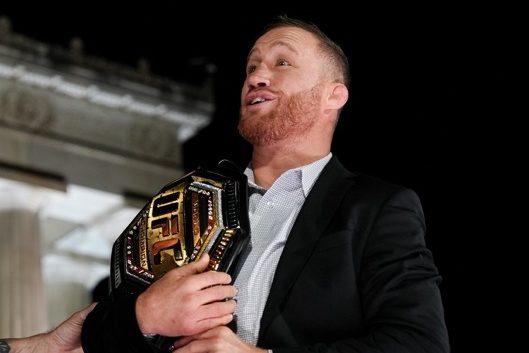 TOPURIA Y GAETHJE PROTAGONIZAN EL CAREO MÁS INTENSO.