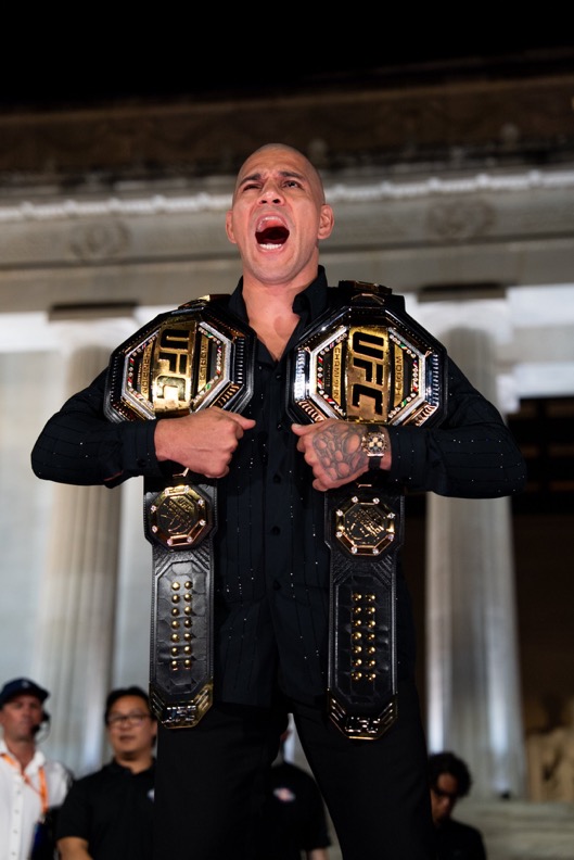 SE ELEVA LA TEMPERATURA DE UFC FREEDOM 250.