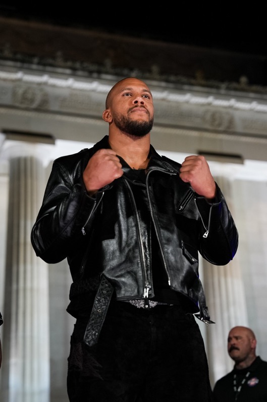 SE ELEVA LA TEMPERATURA DE UFC FREEDOM 250.
