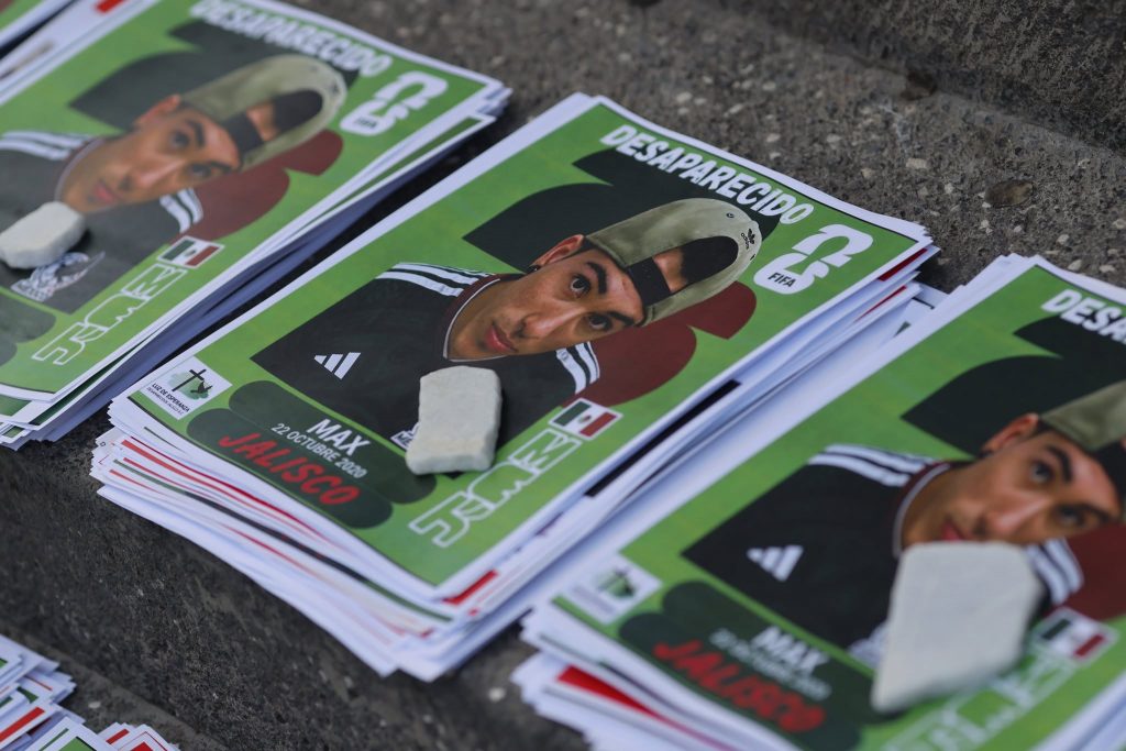FAMILIARES DE DESAPARECIDOS UTILIZAN "ALBÚM DEL MUNDIAL" PARA VISIBILIZAR BÚSQUEDAS.