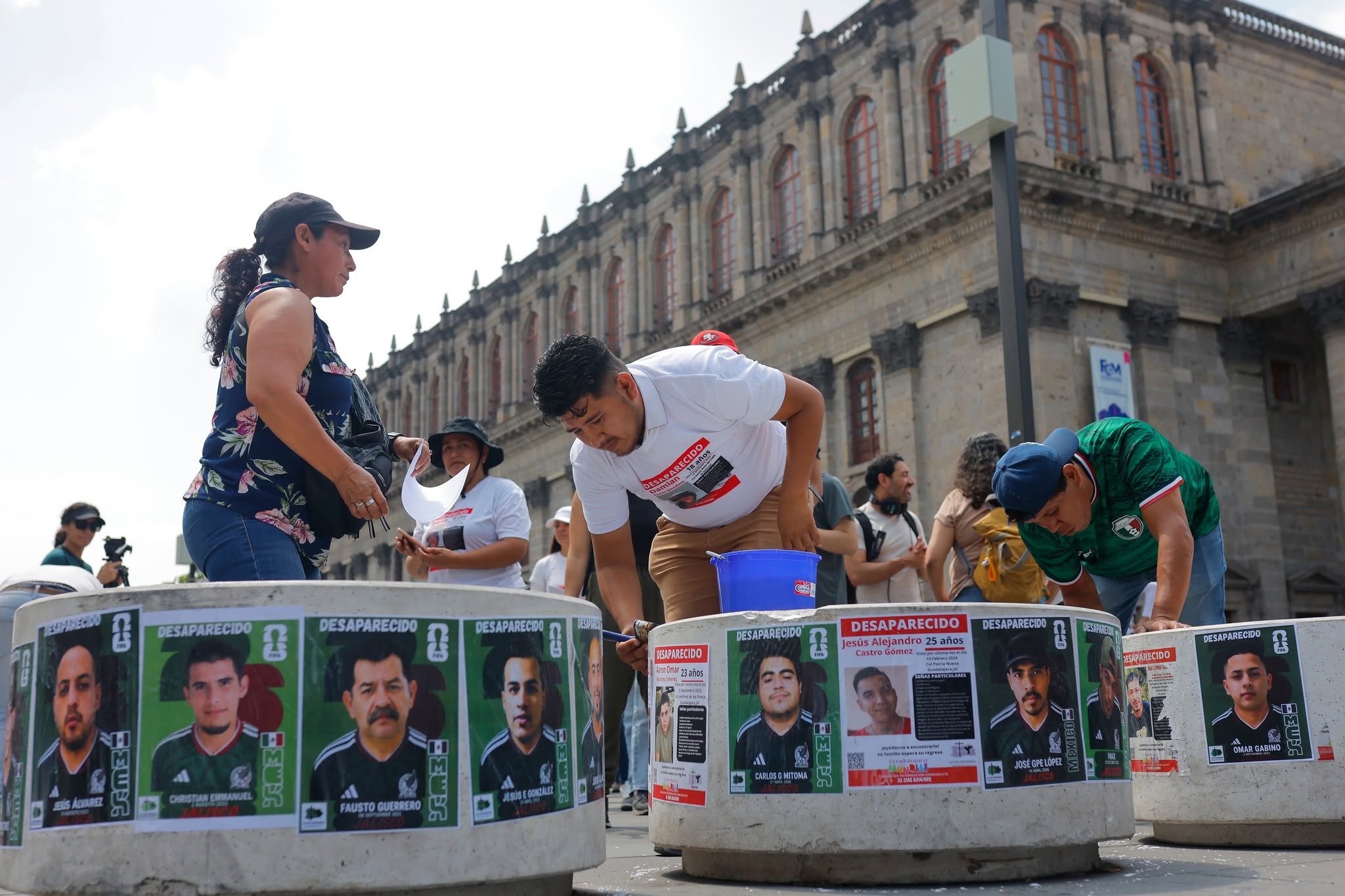 FAMILIARES DE DESAPARECIDOS UTILIZAN “ALBÚM DEL MUNDIAL” PARA VISIBILIZAR BÚSQUEDAS