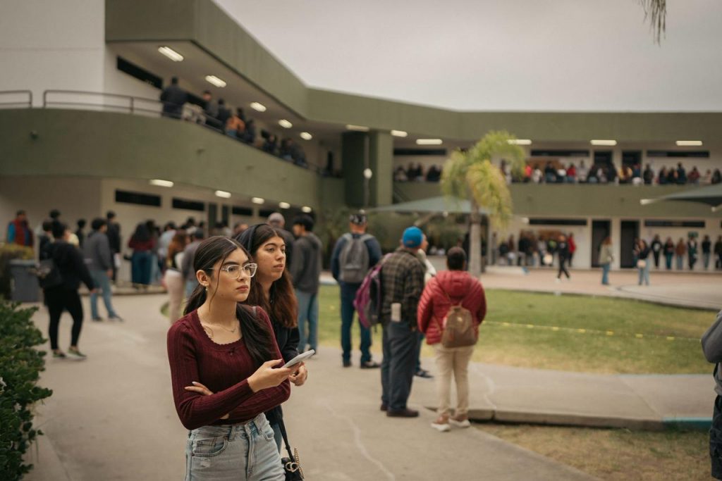 MILES DE ASPIRANTES ACUDEN A LA UABC PARA PRESENTAR EXAMEN DE INGRESO.