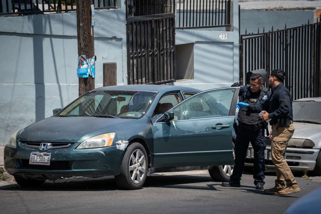 CUERPO LOCALIZADO DENTRO DE UN VEHÍCULO EN LA COLONIA HIDALGO.