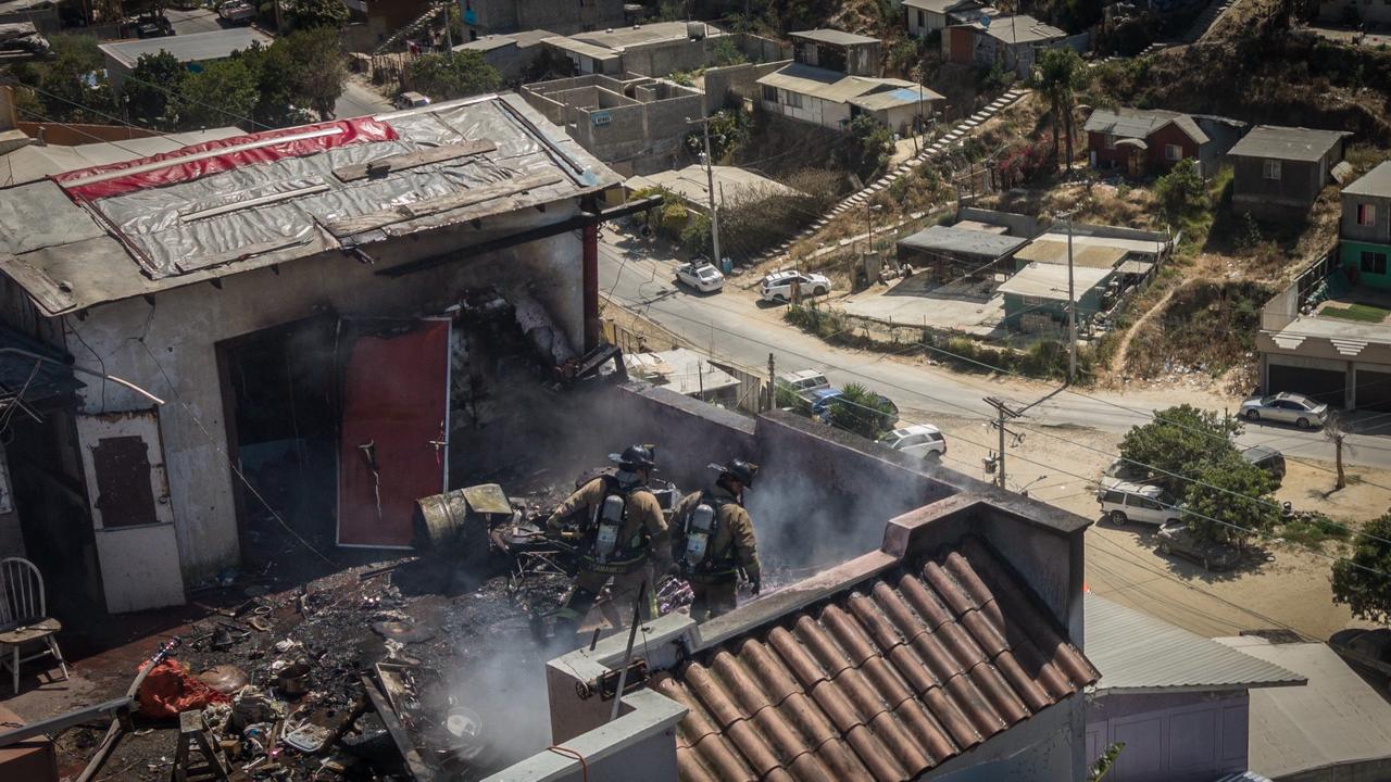INCENDIO CONSUME TERCER PISO DE UNA VIVIENDA EN LÁZARO CÁRDENAS