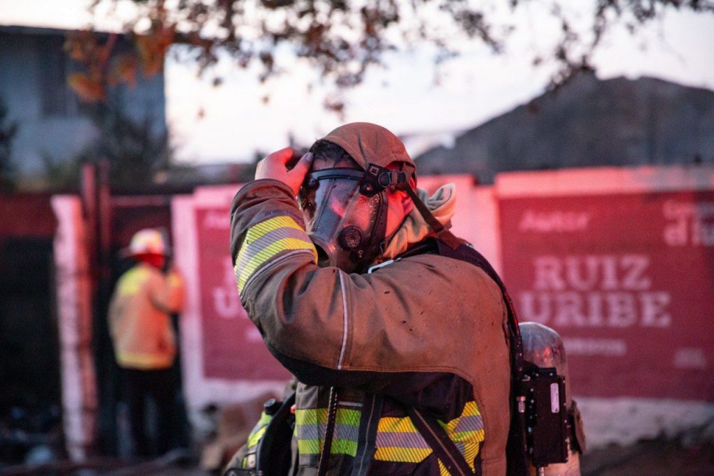 MÁS DE 20 BOMBEROS PARTICIPARON EN LAS LABORES.
