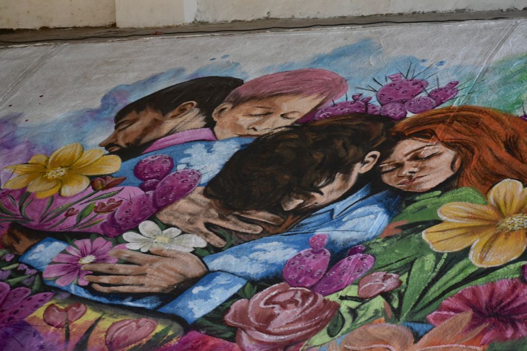 “EL ABRAZO” BUSCA REFLEJAR LA DIVERSIDAD Y EL SENTIDO DE COMUNIDAD.