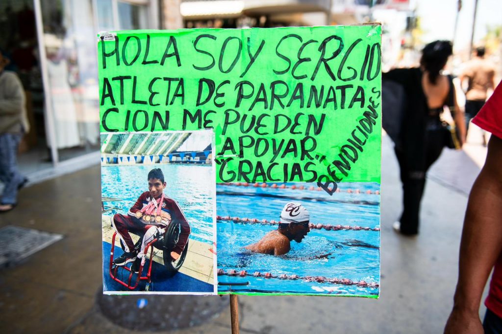 LA FAMILIA BUSCA REUNIR RECURSOS PARA EL VIAJE.