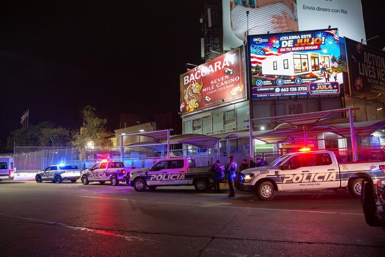 OPERATIVO DEL INM Y POLICÍAS DE MEXICALI MOVILIZAN A CORPORACIONES EN TJ; EL CONVOY TERMINÓ EN LA GARITA