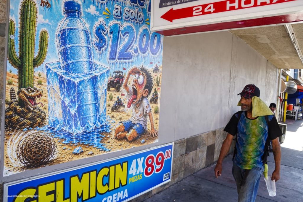 Trabajadores en las calles en el calor de Mexicali.