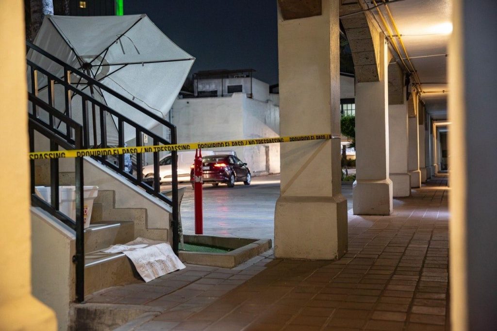 Hielera colocada en las escaleras de la Plaza Conquistador.