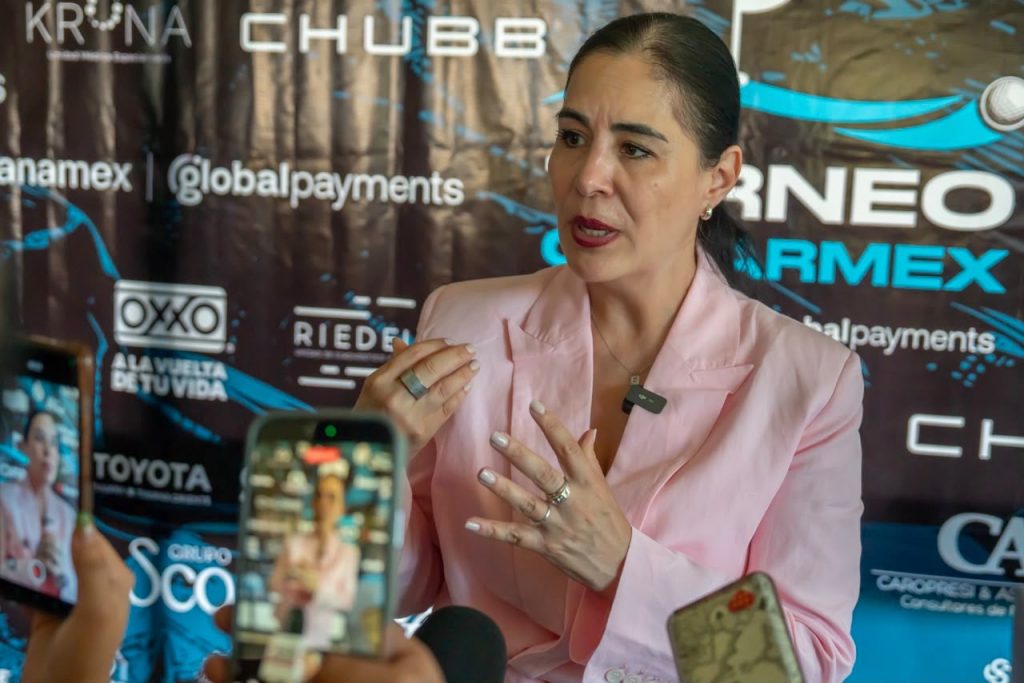 Elisa Ibañez, presidenta de COPARMEX TIJUANA, durante la rueda de prensa del torneo de golf Banamex.